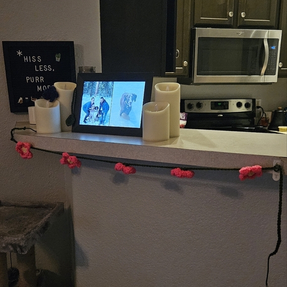 Crochet Pink Floral Daisy Garland - Picture 3 of 5